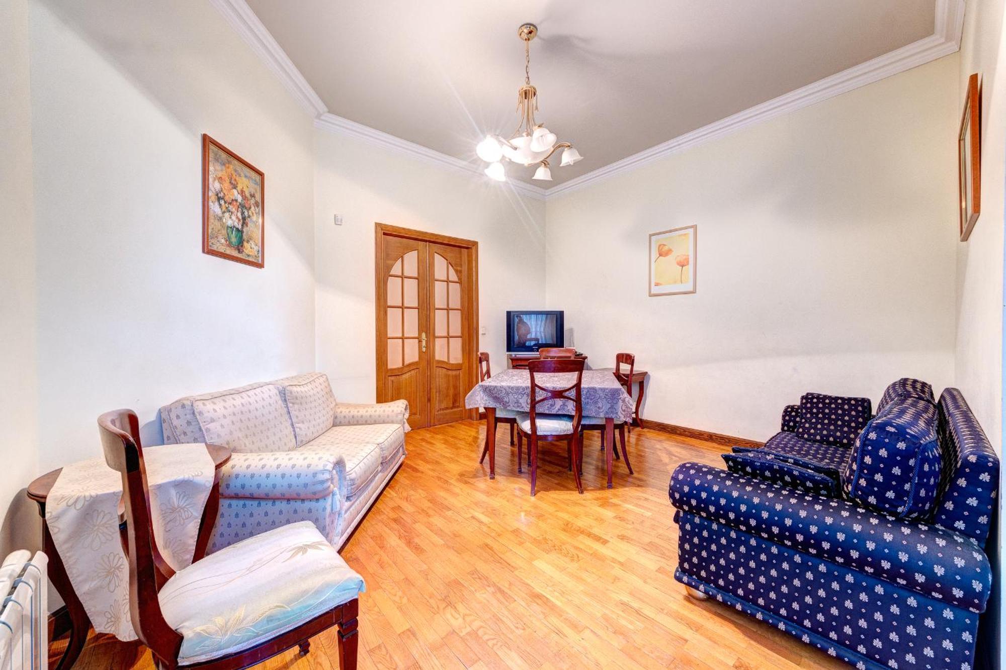 Apartment 3-кімнатні в центрі києва, м. площа українських героїв