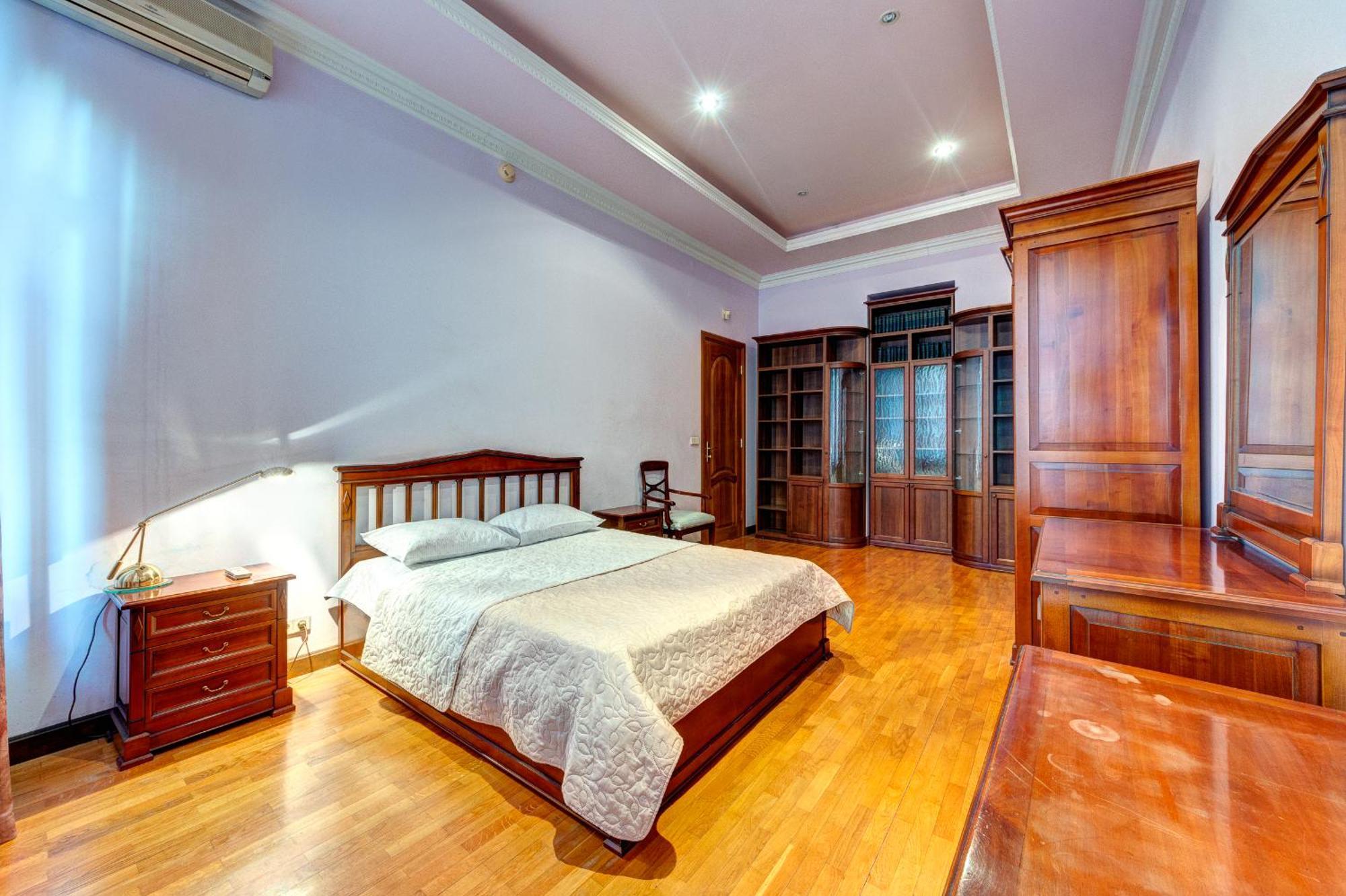 3-кімнатні в центрі києва, м. площа українських героїв Apartment *