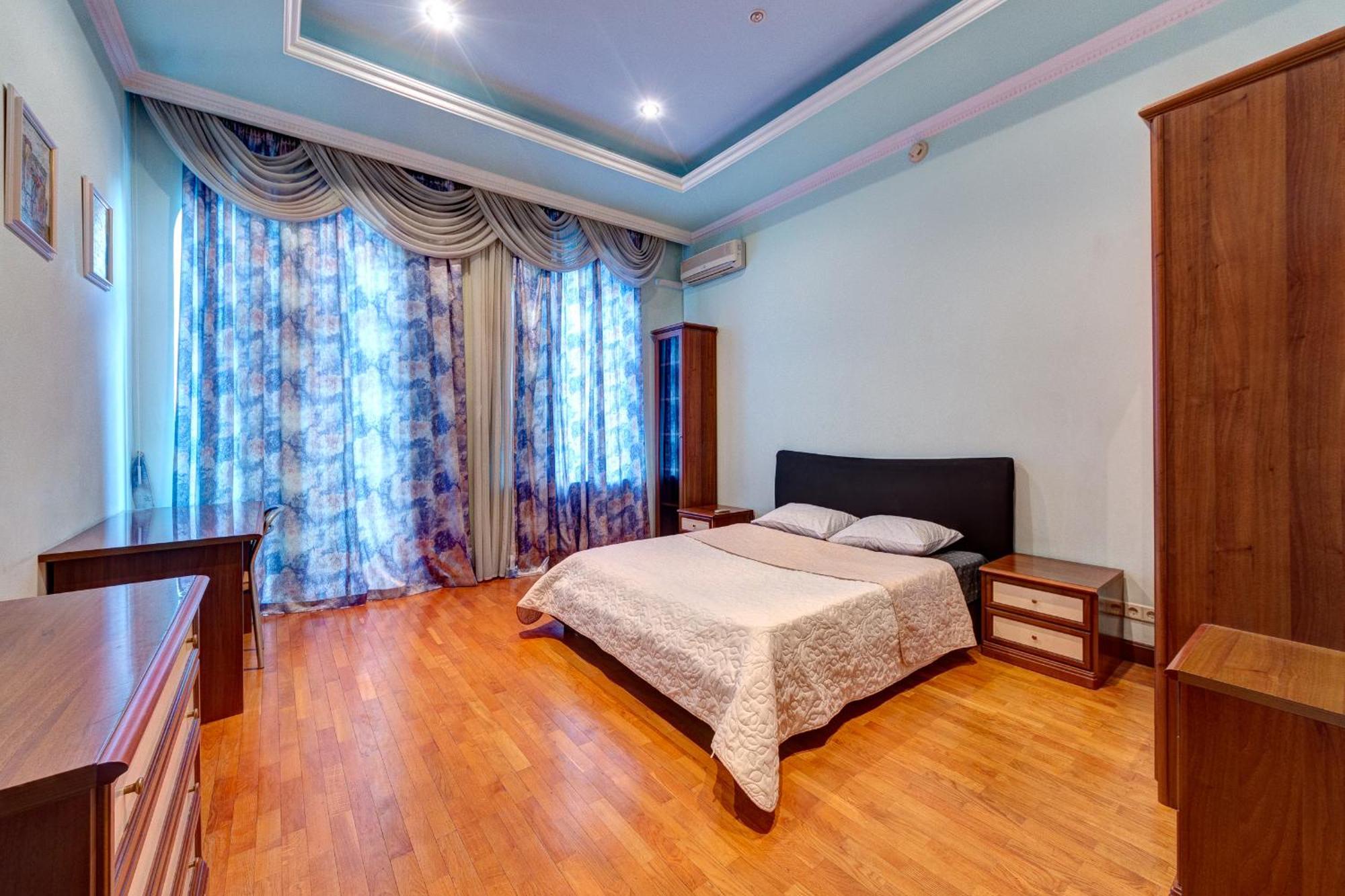 3-кімнатні в центрі києва, м. площа українських героїв Apartment *