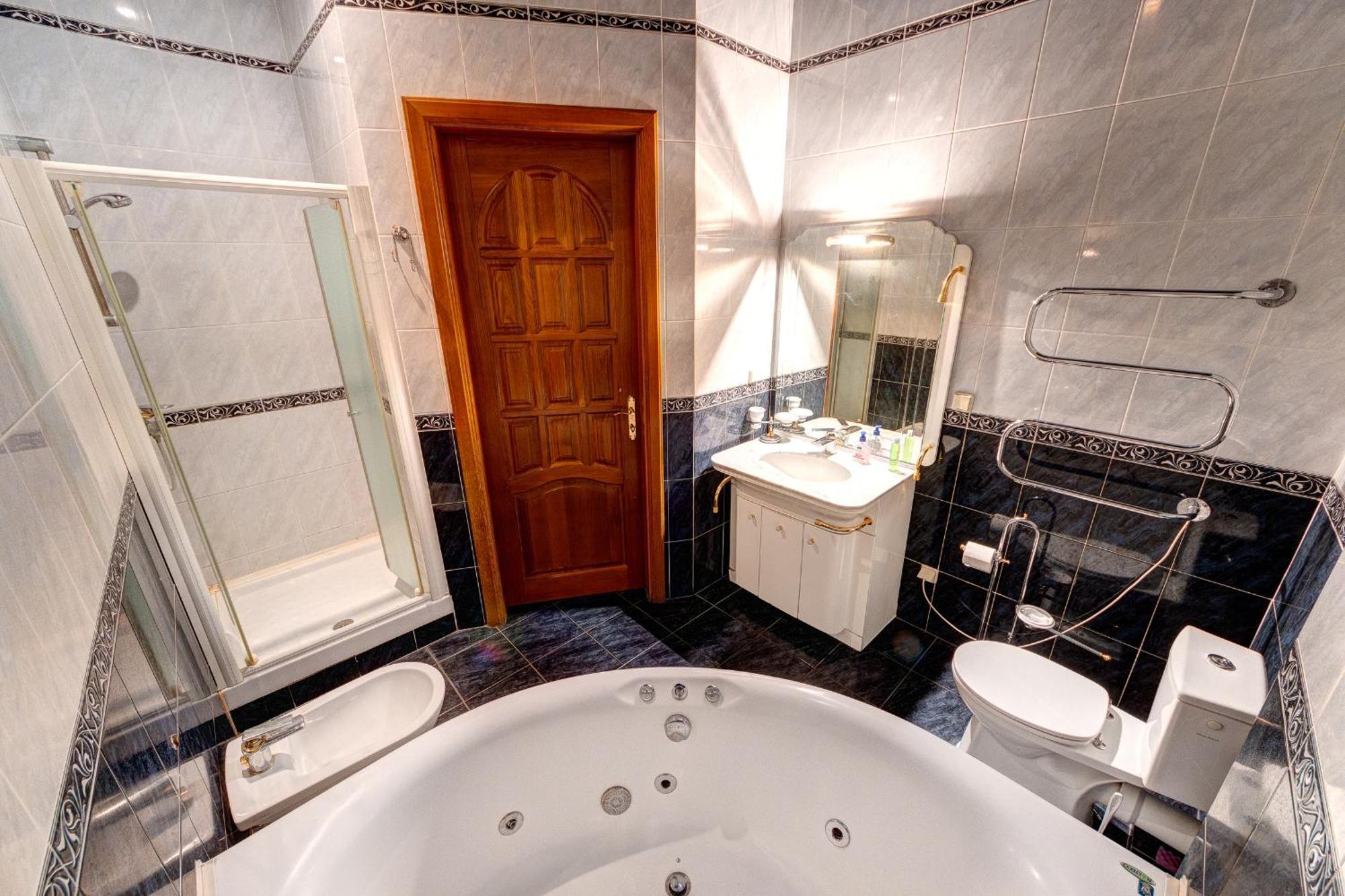 Apartment 3-кімнатні в центрі києва, м. площа українських героїв *